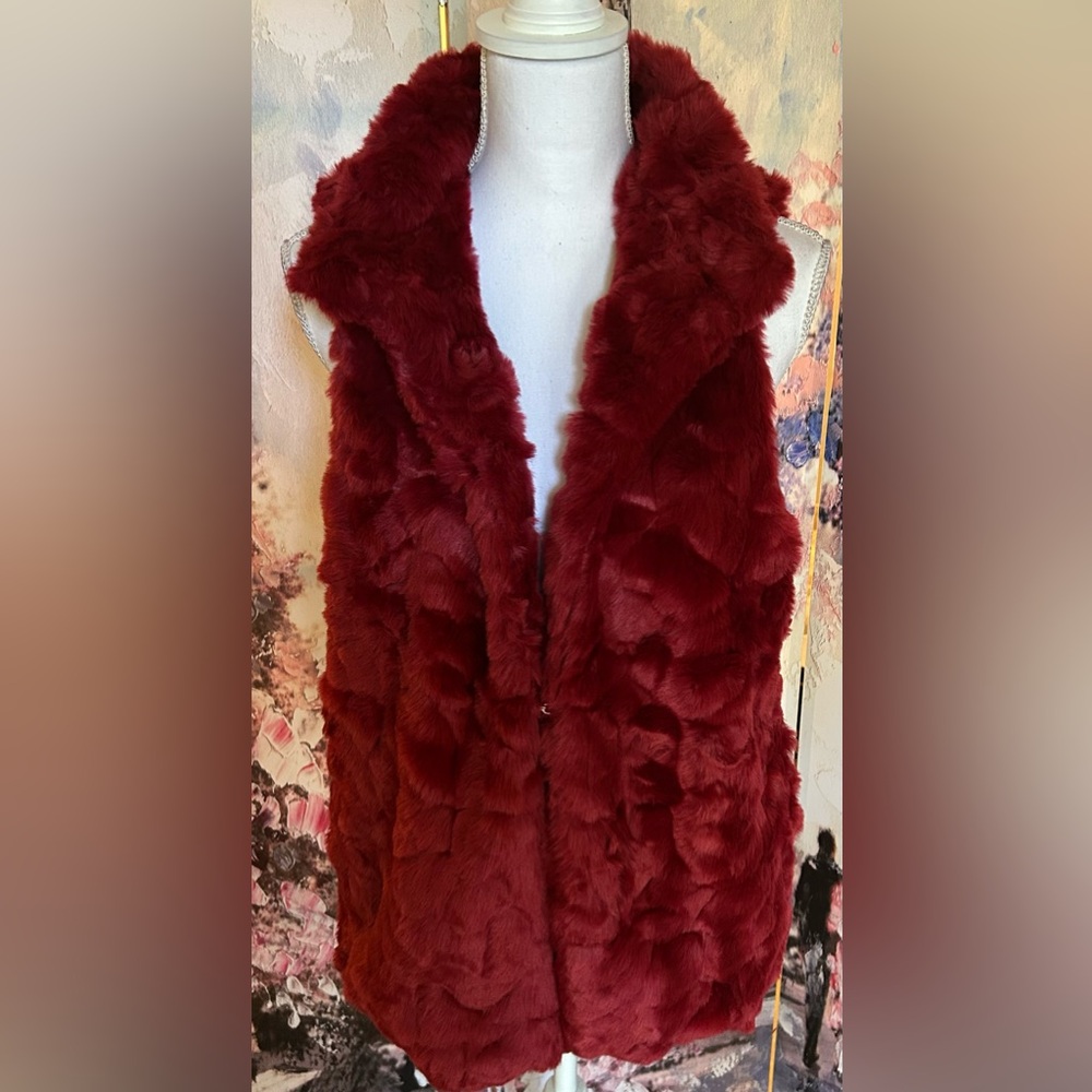 Love Tree - Plush Burgundy Faux Fur Vest. New Without Tags. Size L